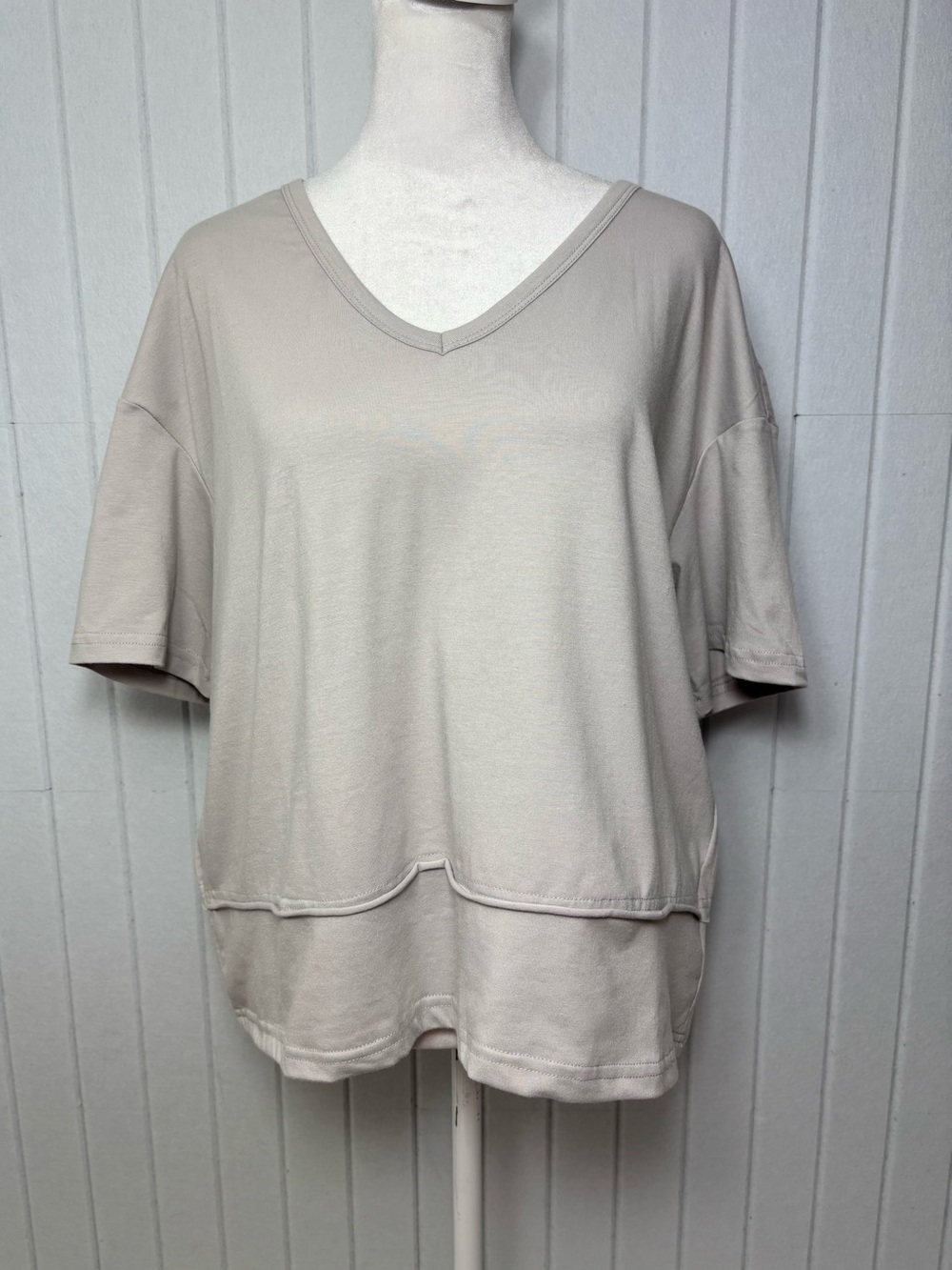 Cicy Bell Relaxed‎ V-Neck Short Sleeve Top Gray